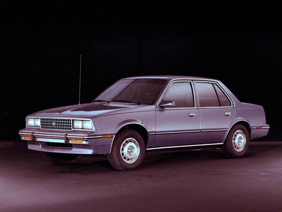  Cadillac Cimarron 1984 года  (фото 1 из 4)